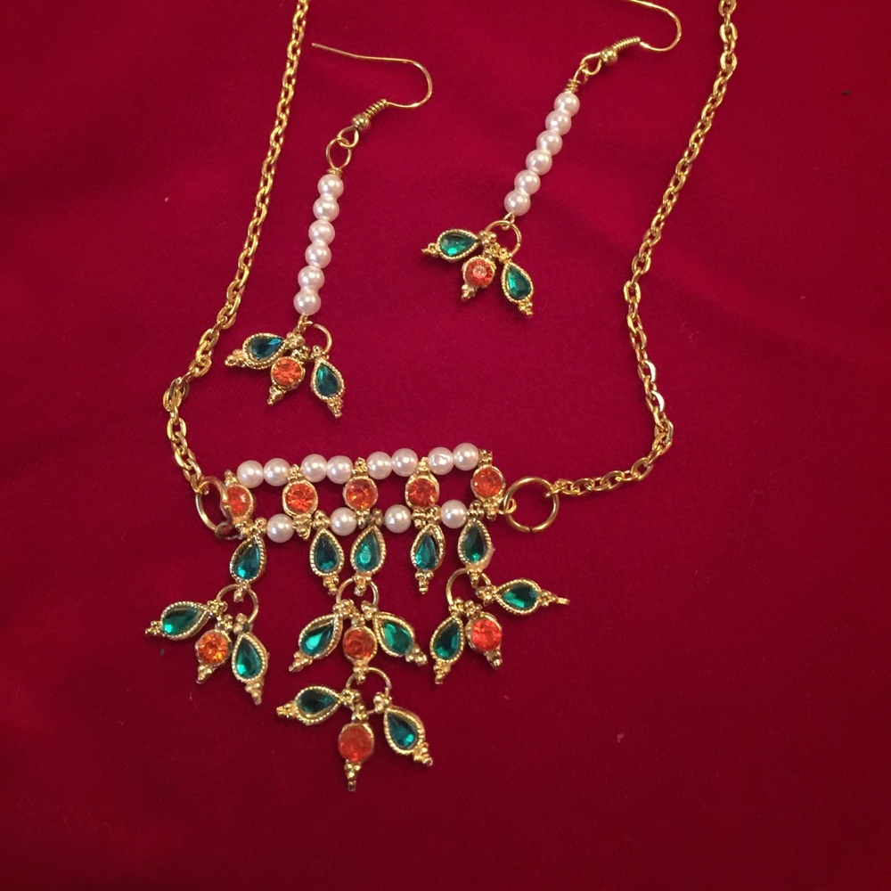 Necklace earrings